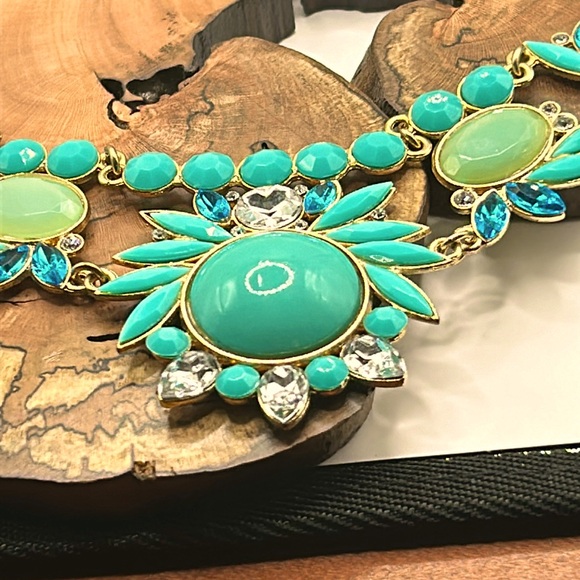 Jewelry - VINTAGE ACRYLIC RHINESTONE STATEMENT NECKLACE GOLD-TONE PROM